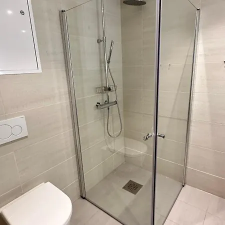 Brand New And Modern In Center Apartman