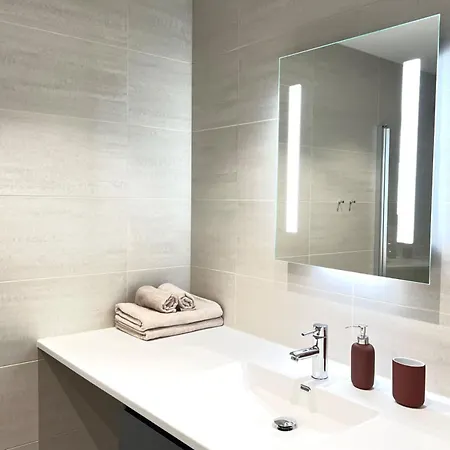 Brand New And Modern In Center Apartment
