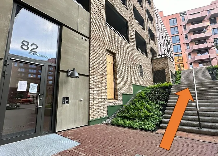 Brand New And Modern In Center *